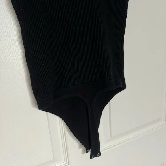 Abercrombie & Fitch Ribbed Knit Scoop Neck Sleeveless Bodysuit Black Size Small - Picture 9 of 9